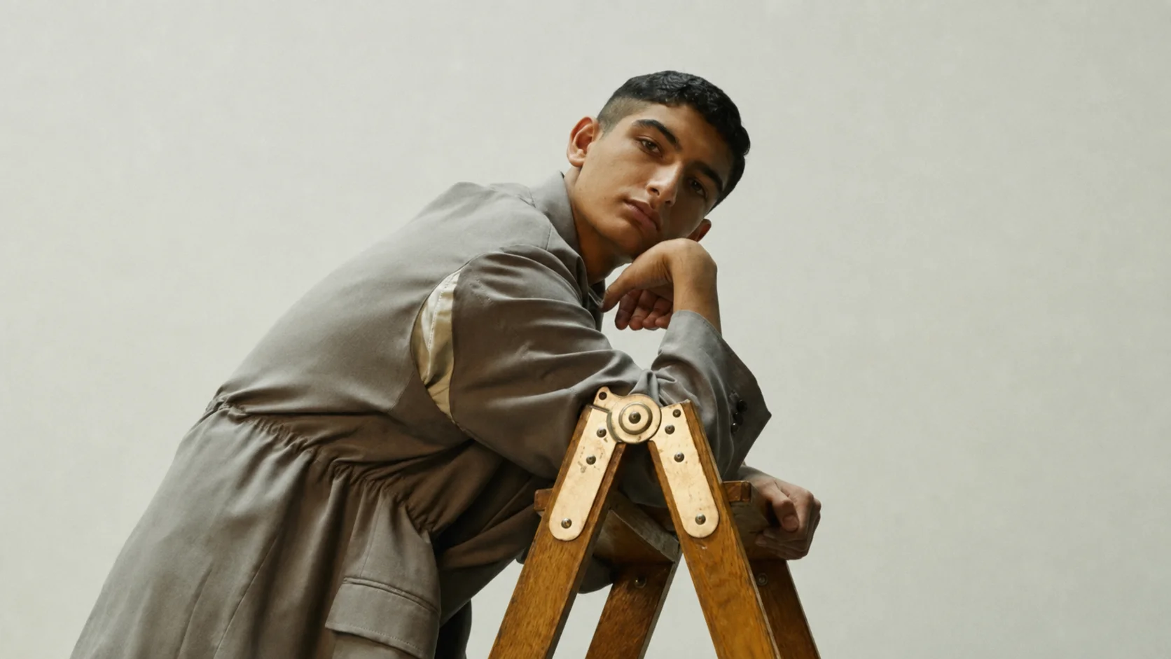 Du Guatemala à Hermès et Balenciaga : la trajectoire internationale du mannequin Emiliano Ubico
